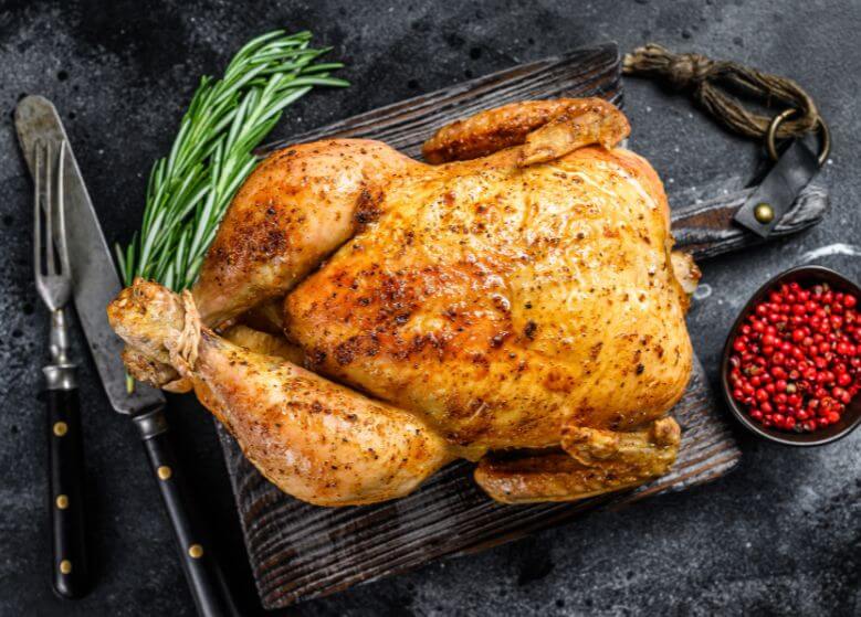 Sådan tilbereder du en hel kylling i airfryer