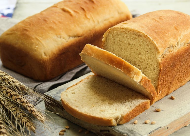 Hjemmelavet brød bagt i airfryer